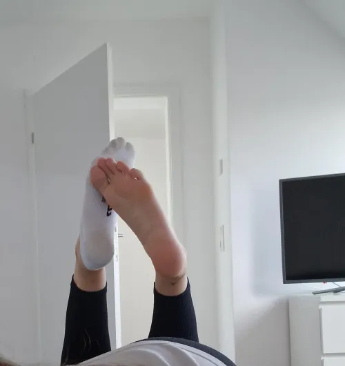 Socken an oder aus?  oder  by Miss_ToetallyPerfect