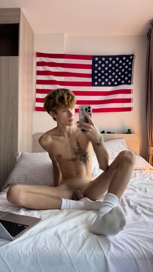 Socks should be light-colored so that dirt is more visible (22) by an3l32mi