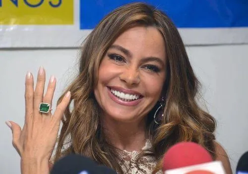 Sofia has lovely hands posted by MagpieOpus