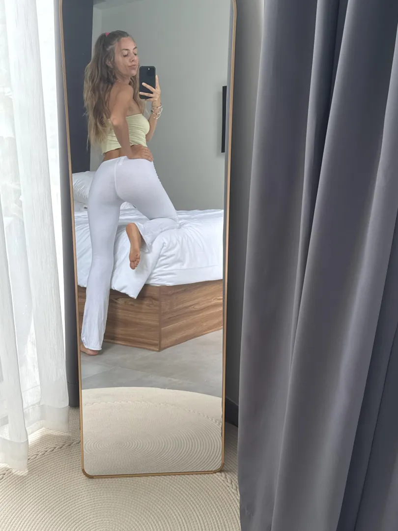 Soft and sexy in simplicity. posted by karaque