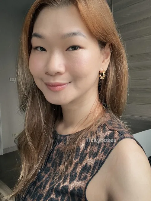 Soft light makes me feel comfy by Tickyposes