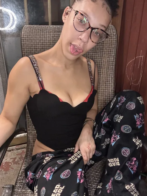 Soft presence, daring pause ✨ by delphiraexo