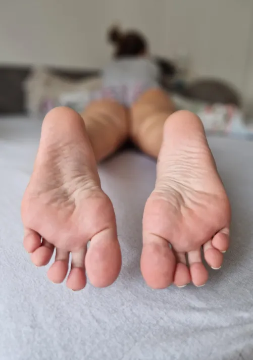 Soft soles, bad intentions by luckyluuna