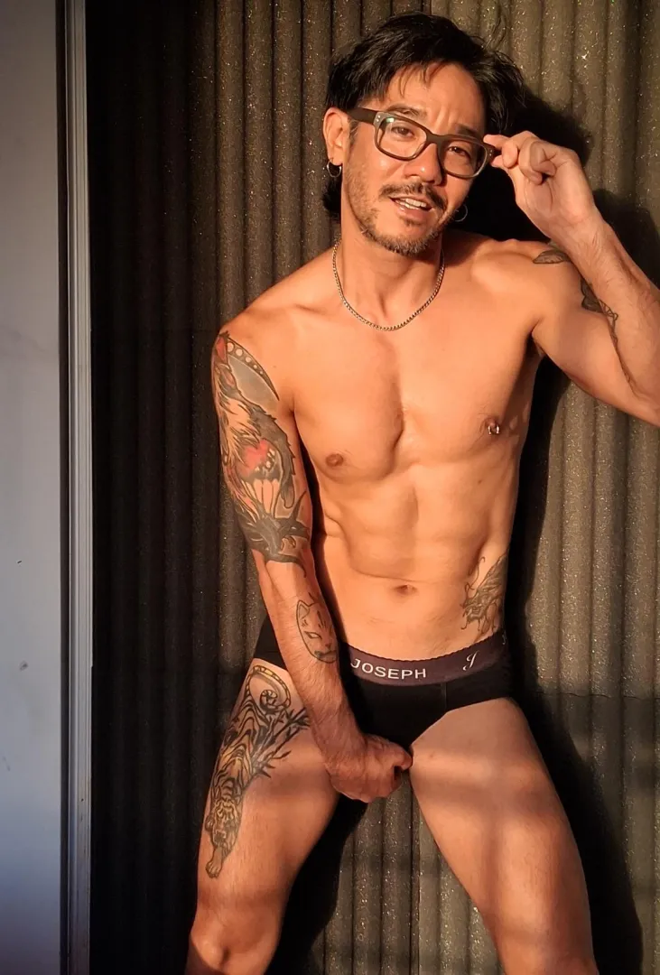 Soft voice, steady eyes, no filter. posted by TopLingonberry5317