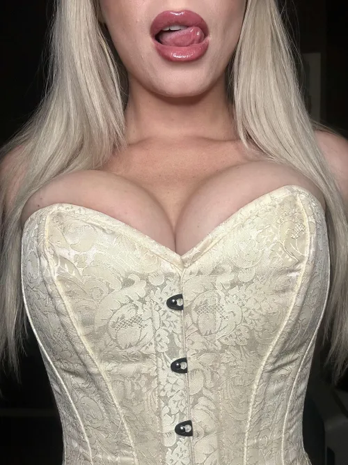 Soft, warm, blonde, and sweet by SlaveShay23