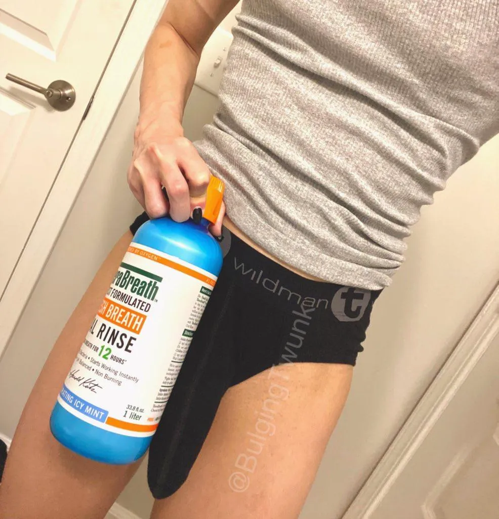 softie bulge vs 1 liter bottle posted by BulgingTwunk