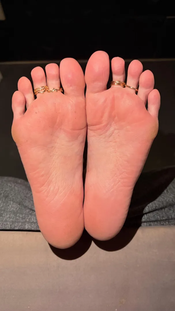 Soles ready for kisses posted by kethrinef8t
