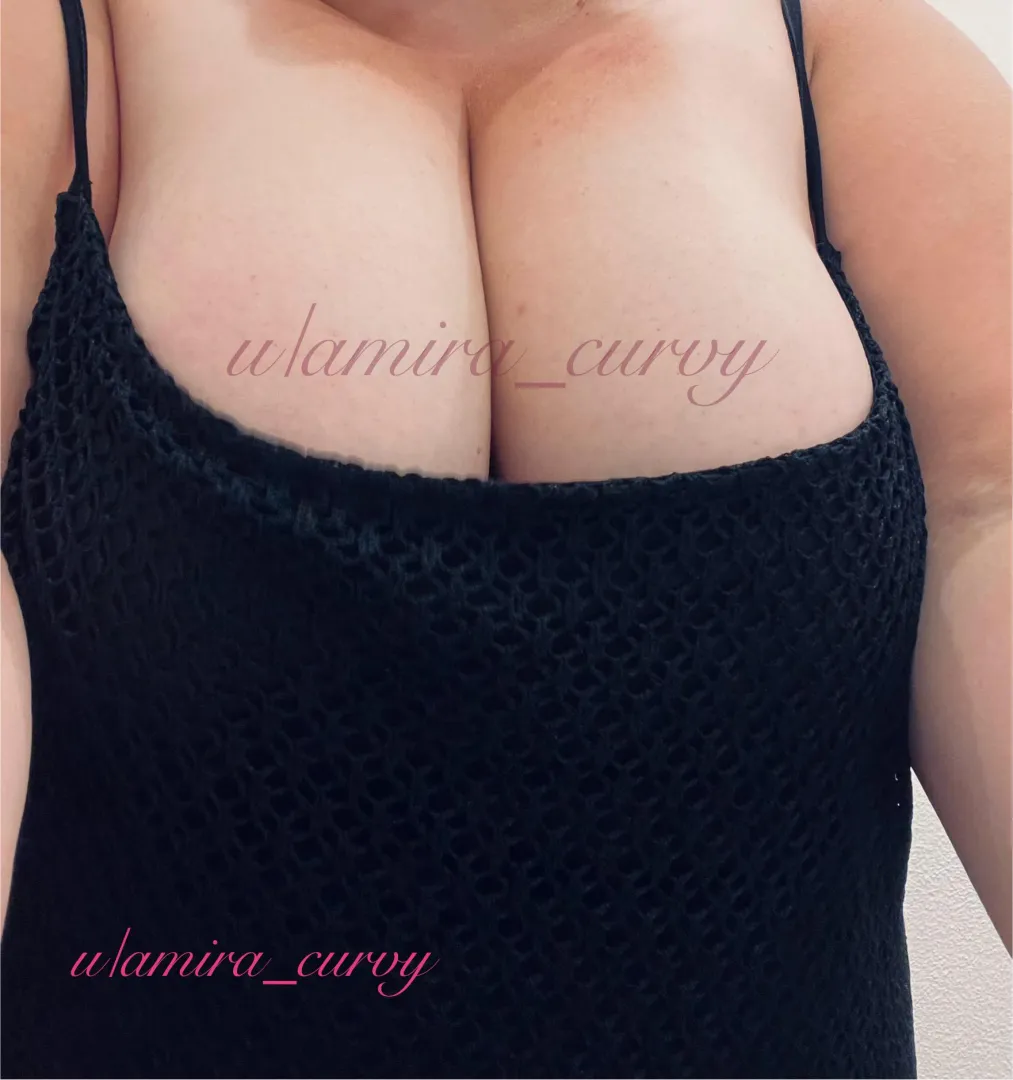 Soll ich dir deinen Schwanz mit meinen dicken Titten abwichsen? DickPics erwünscht posted by amira_curvy