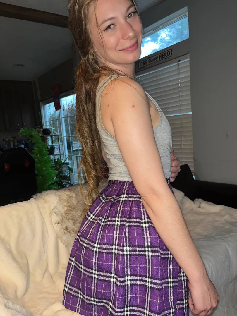 Some nudes to every guy that upvtes, (immediately) posted by daisyduffybabyxo