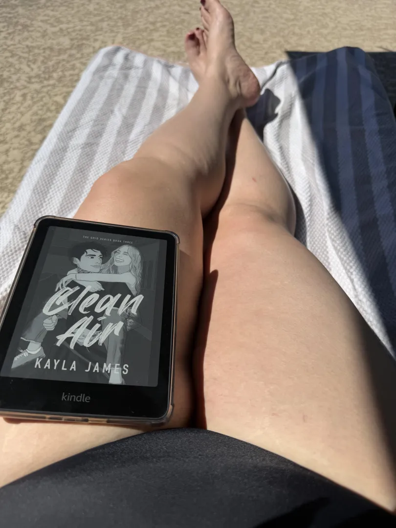 Some sun and a book posted by BayonettaQuinn