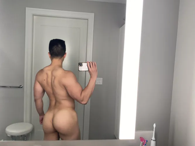 Someone eat me out by Alternative_Gain5700