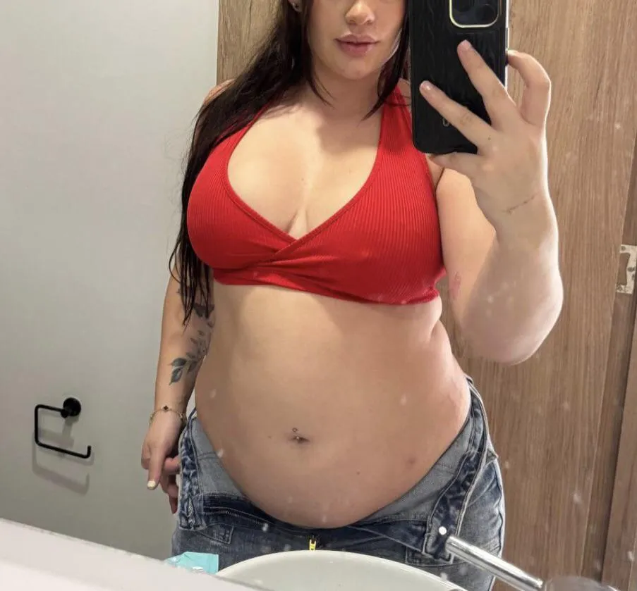 Someone help me outgrow my clothes posted by MoonliitRos