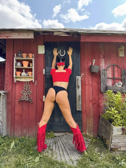 Something about the country air always brings out my wild side… by Adannaxoxo