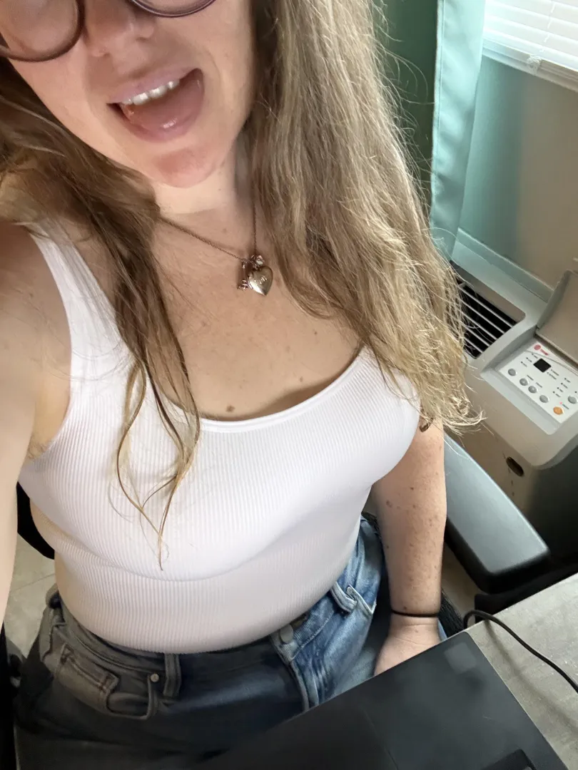 Sometimes work is boring… posted by Jumpy-Animal-6352