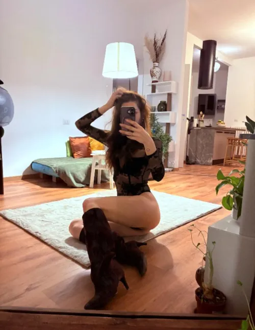 Sono una bella topa italiana? Secondo me si, anche molto!!  F 31 by Iilly_hedony