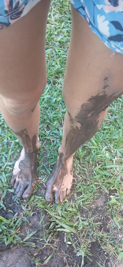 Soy de las que le encanta oler pies y axilas sucias. by LovelySkinnyFit