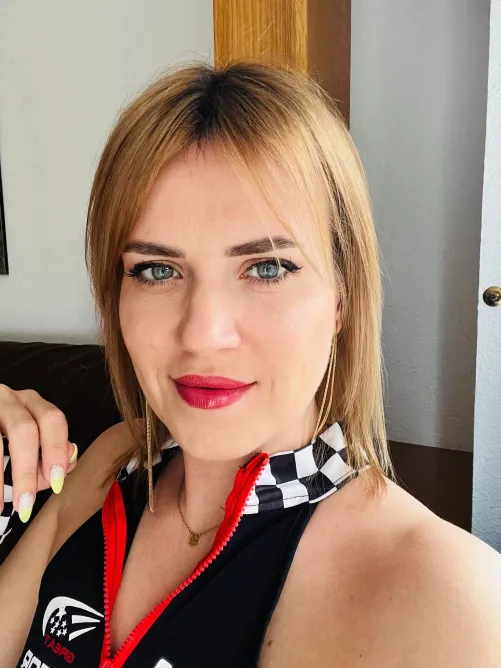 Speak no words, let the lips do the talking. by BeautifulLetT