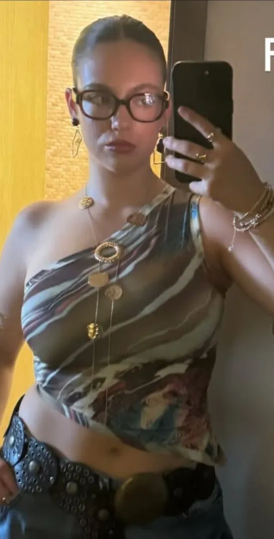 Specs selfie posted by PenAlarmed1528