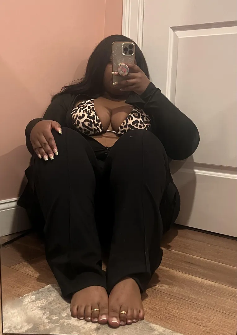 Spend your fresh paycheck on my divine rack and feet posted by GoddessNova143