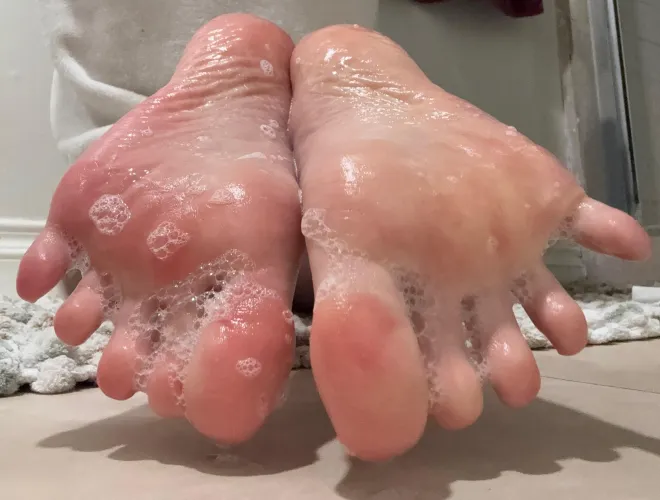 Spend your Friday night enjoying these wet and soapy asian feet :) by AznFeetTreasures