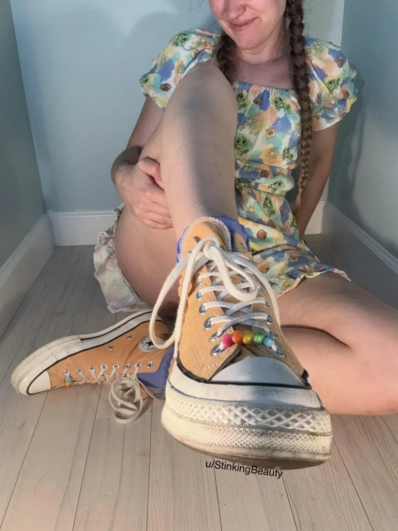 Spent seven hours in the sun, got sunburned, & don’t have someone to take these sweaty Chuckies off for me.  posted by stinkingbeauty