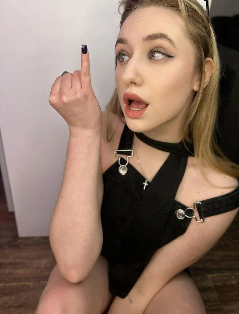 SPH is one of my fav kinks I want to laugh and humiliate small dicks today. posted by stellasweetiee