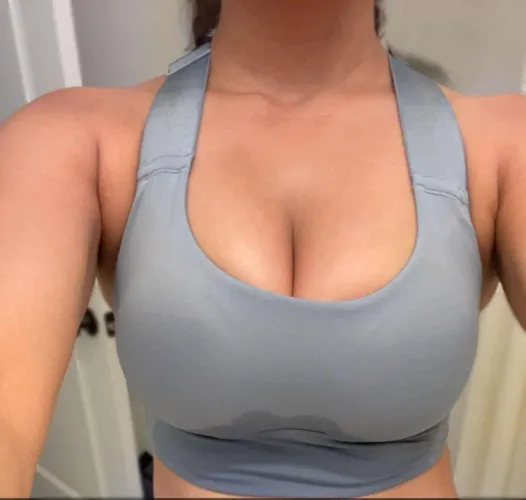 Spilling out by sweaty_queen