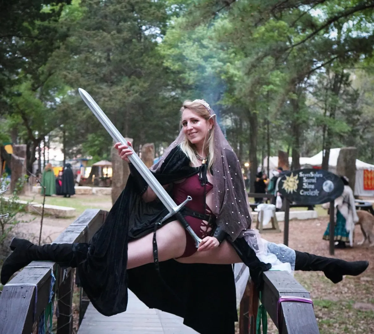 Splits at the ren faire (OC) posted by JojoJezebel