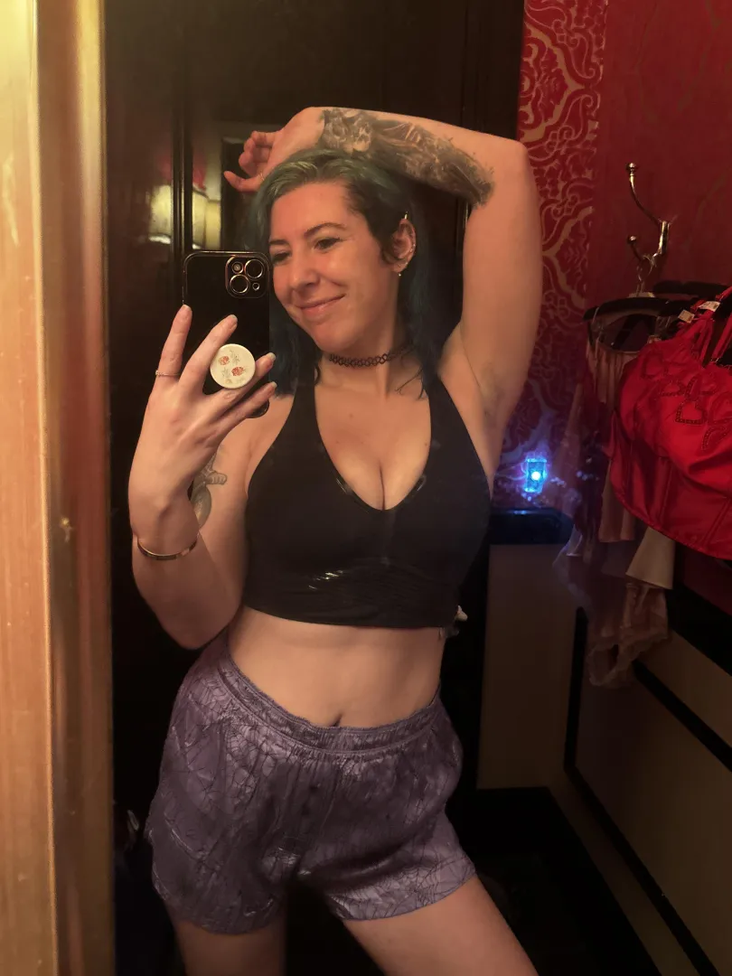 Spooky babe posted by sirenskiss3