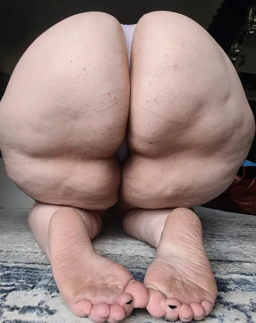 Spread these cheeks and let's have some fun by Samusss95