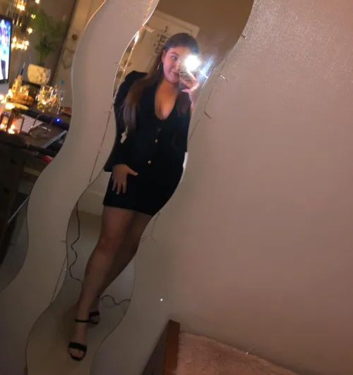 Spread your wallet for me and fund my very desire  by Goddesszoe98