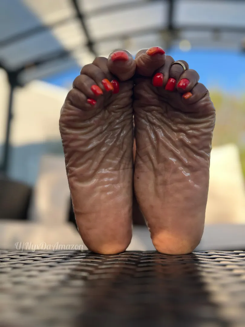 Squeeze it through or rub it up and down? posted by NyxDaAmazon