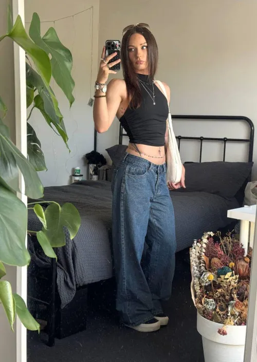 Squeezed in blue. by Bunnyappleh