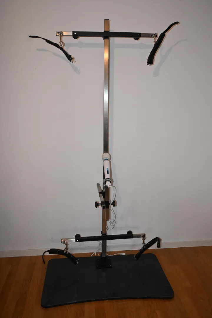 Standing steel bondage pillar with accessories made by me posted by lrost
