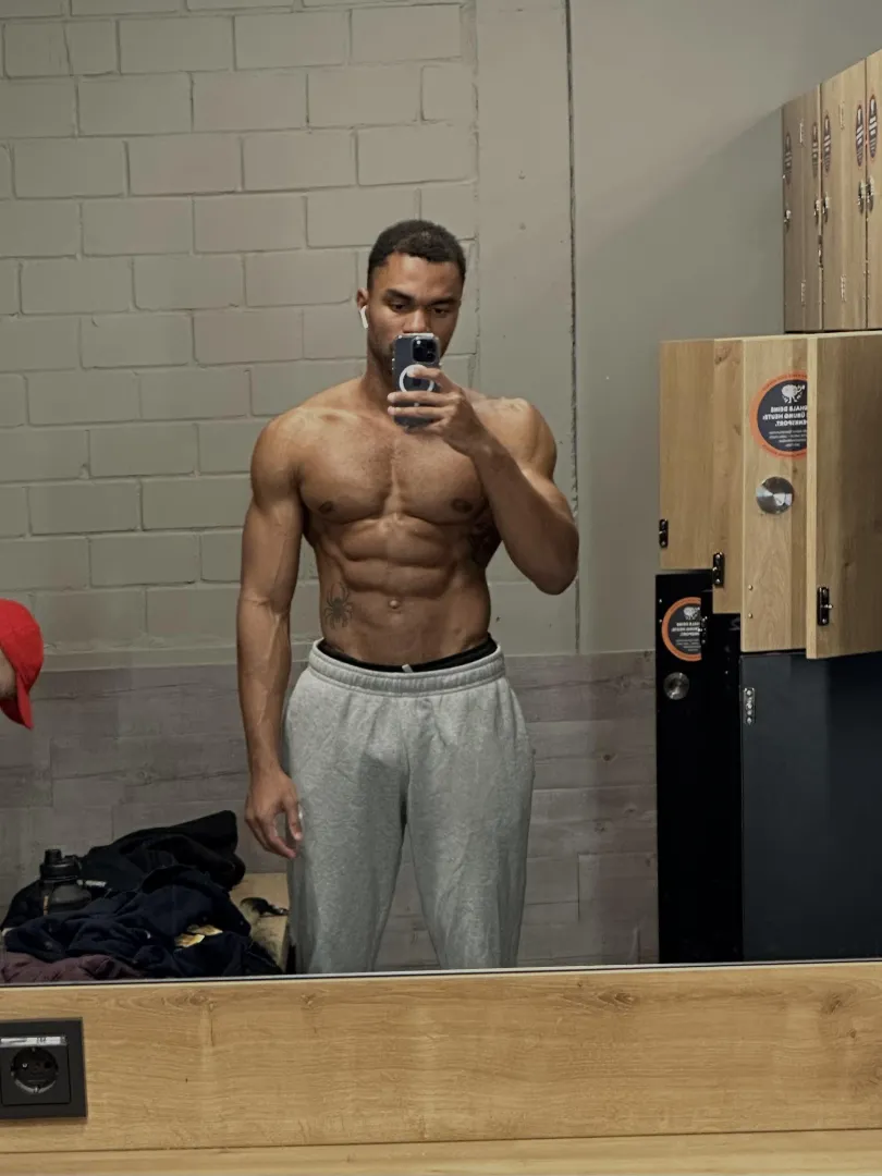 Standing tall, looking solid posted by Franckyky1