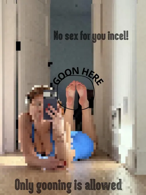 Stare at my feet until you bust by vixenlilah