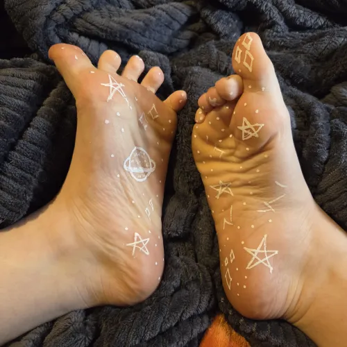 Stare into space and let my feet take you away ✨️ by Feet_Queen_Vanessa