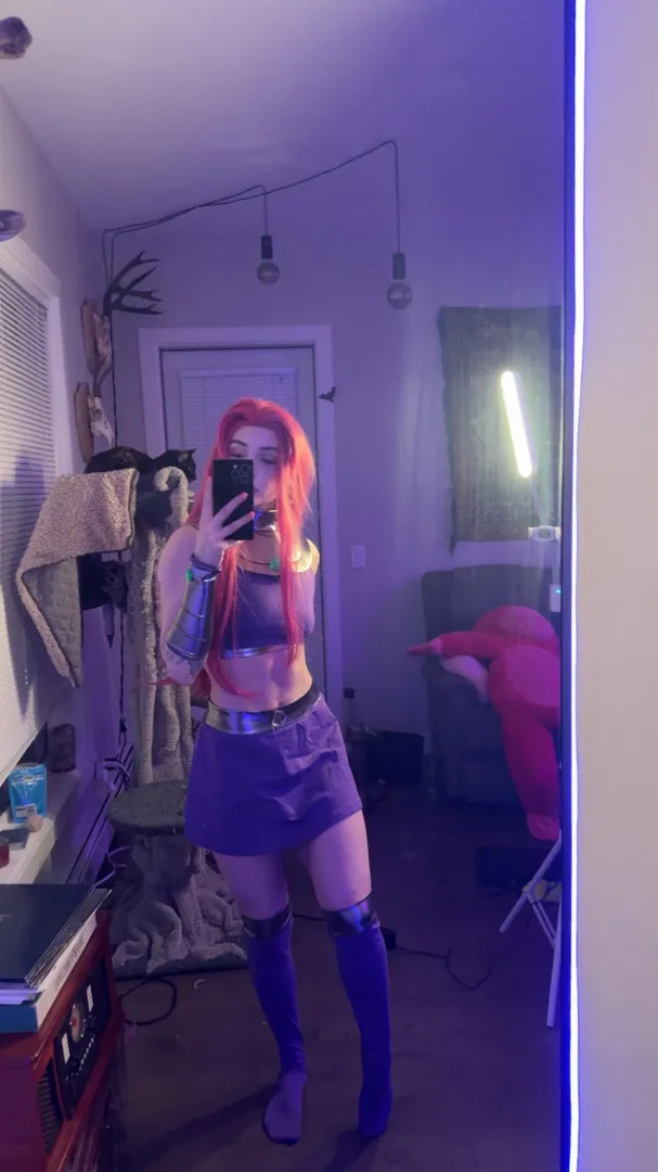 Starfire cosplay showing lots of middle  posted by DrowsynDungeon