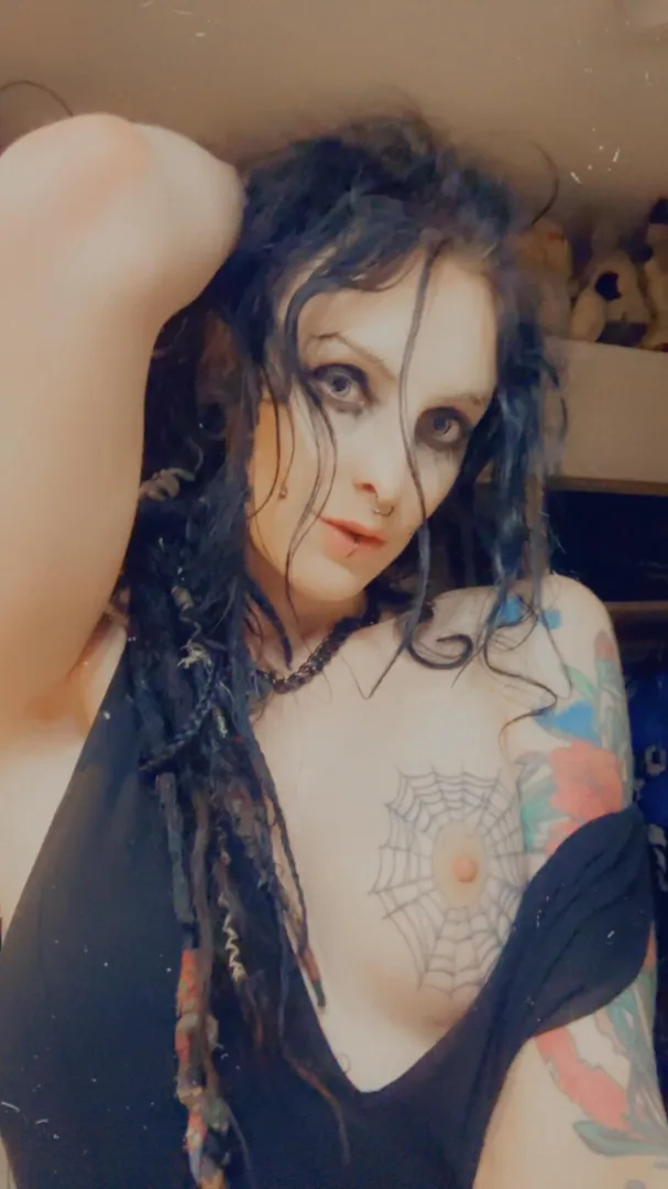 Start the new years right by nutting to a tall goth mommy posted by sex-slave356