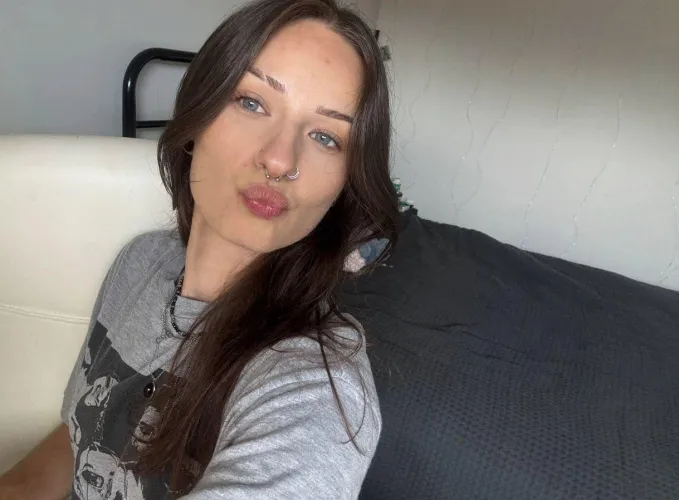 stay a bit by mochacaramela