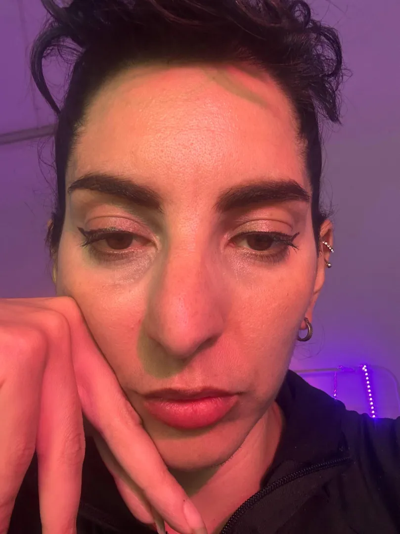 Stay on the edge. posted by linasenses