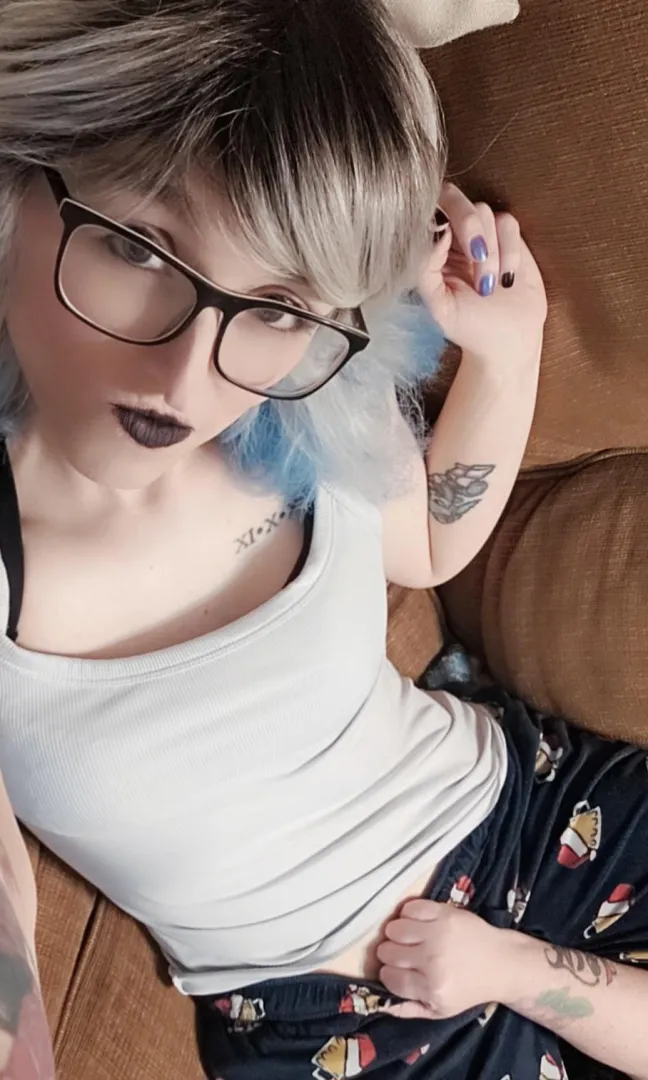 Stay warm, babes posted by ItsSylvieNow