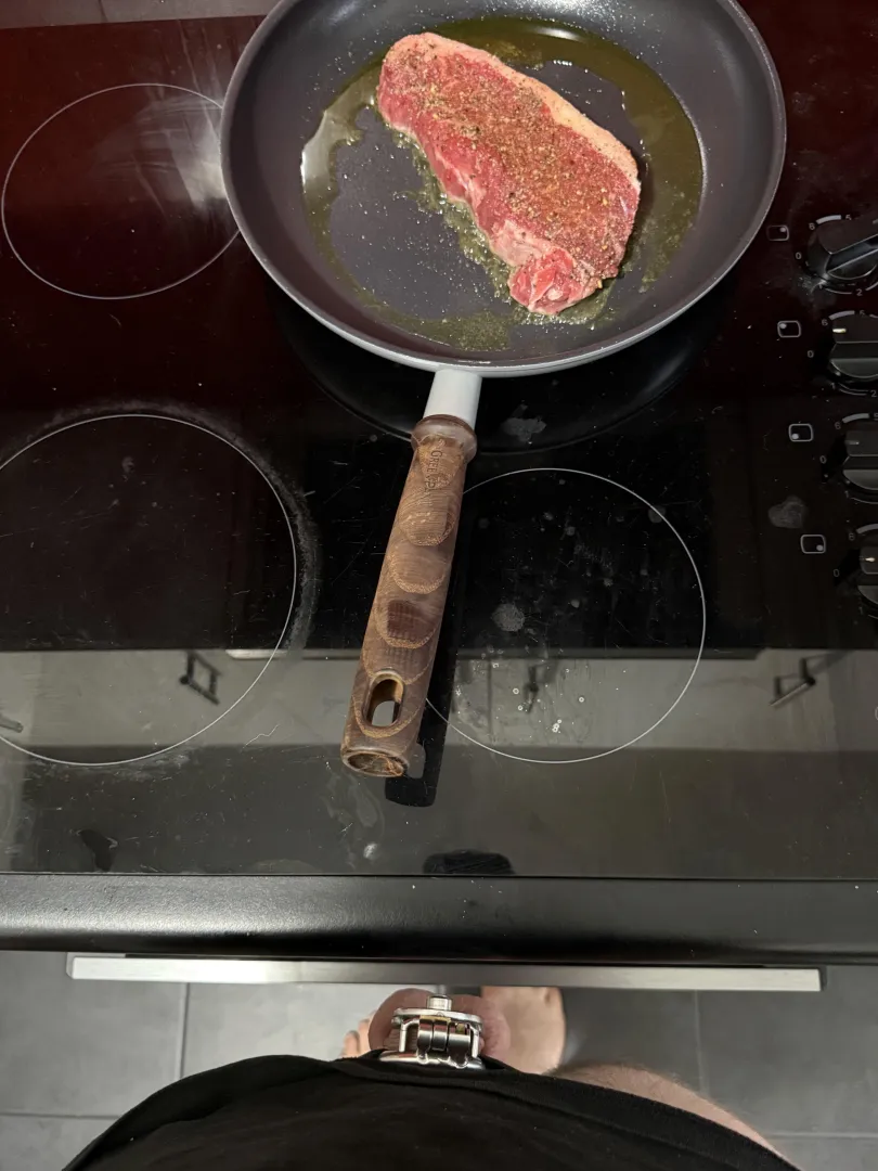 steak and caged, what’s more masculine than this? posted by PaladinDansexx