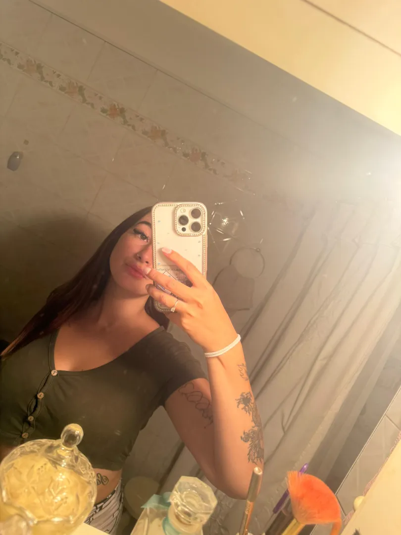 Stehe grad nackt im bad meiner eltern.. darf ich dir was schicken?  (19) posted by CozzyLadiie