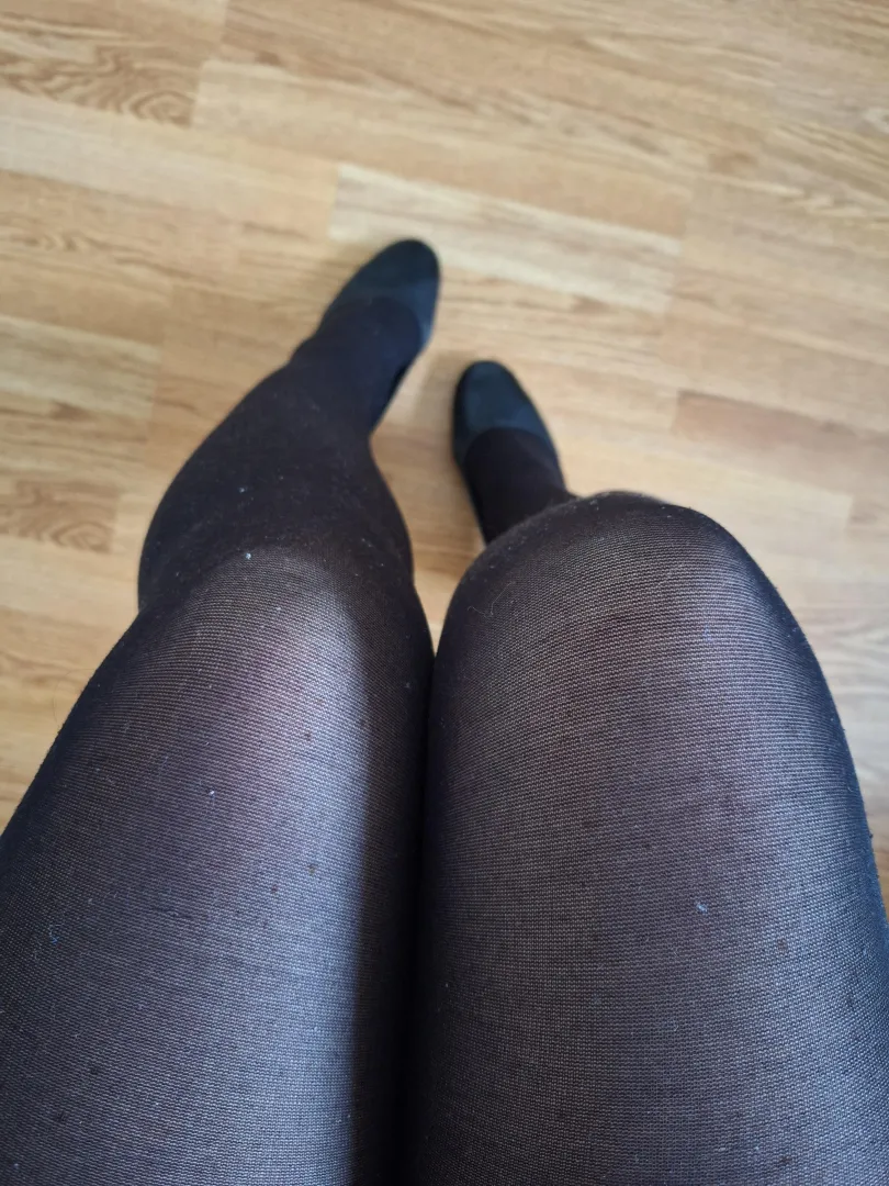 Step mom feet in work xxx posted by midnightblue543