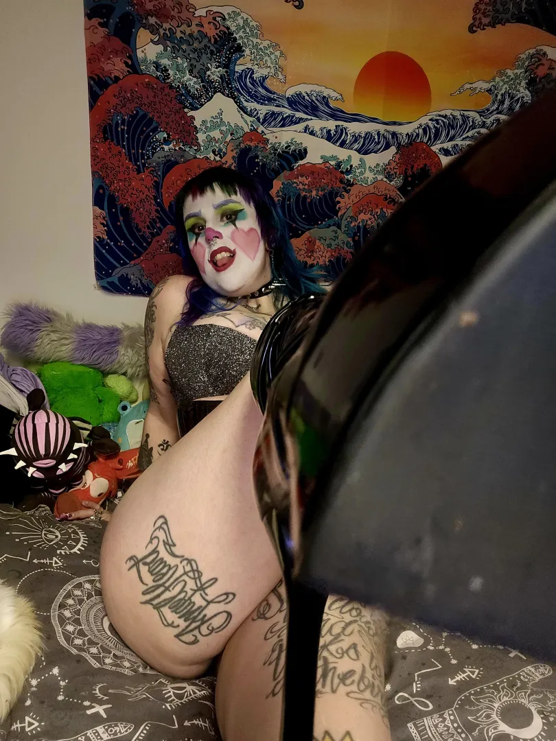Step on me clown mommy  posted by pukotheclown
