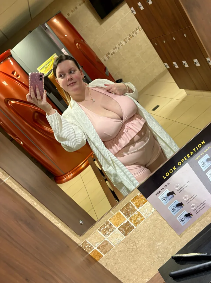 Still pretty during pregnancy posted by Lustful_Luna89