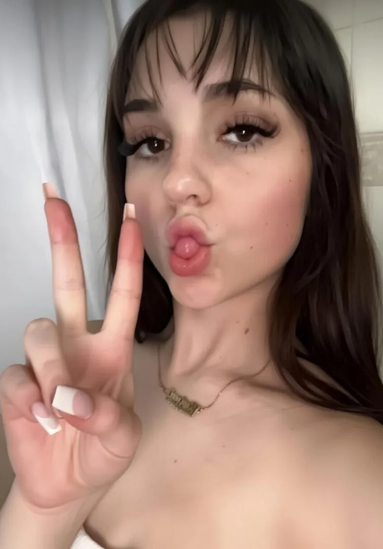 Stockton girl 19F (newish) looking for some fun friends! posted by ZestycloseMachine458