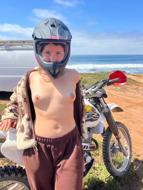 Stop looking at my eyes by kikilimez