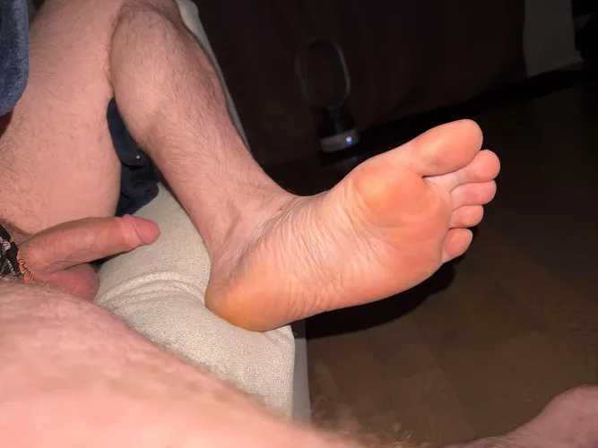 Straight guys seems to be into my feet  but how’s that cock  by pepT0h